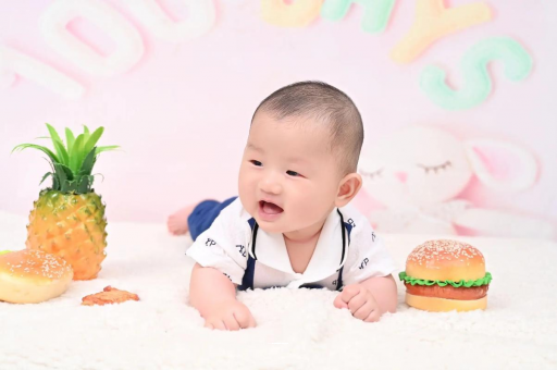 微山宝宝在妈妈肚子里